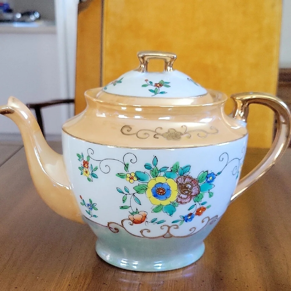 Takito & Co. of JAPAN VINTAGE HAND-PAINTED LUSTERWARE TEA SET
